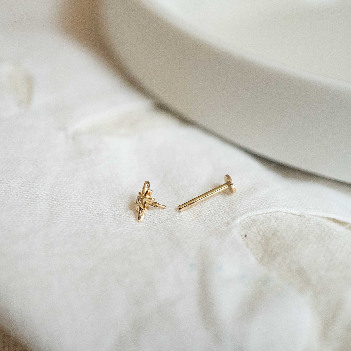Solid Yellow Gold Starburst Labret