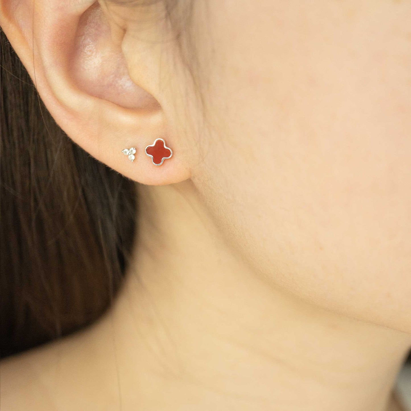 Solid White Gold Red Agate Clover Studs