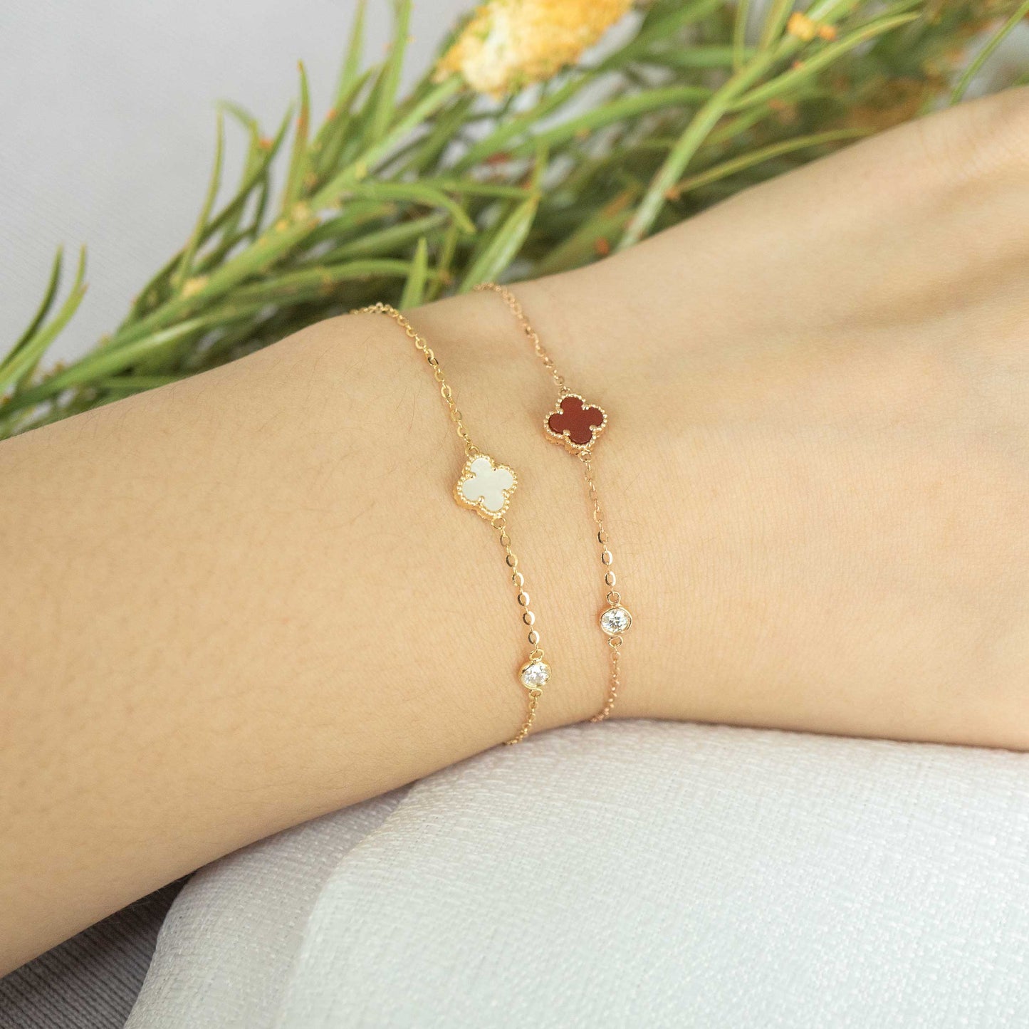 Solid White Gold Red Agate Clover & Moissanite Bracelet